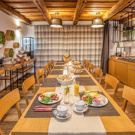 Hotel Lidovy Dum Bzenec Esterno foto