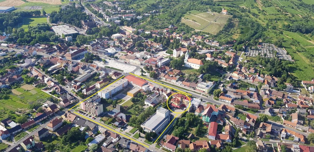Hotel Lidovy Dum Bzenec Esterno foto