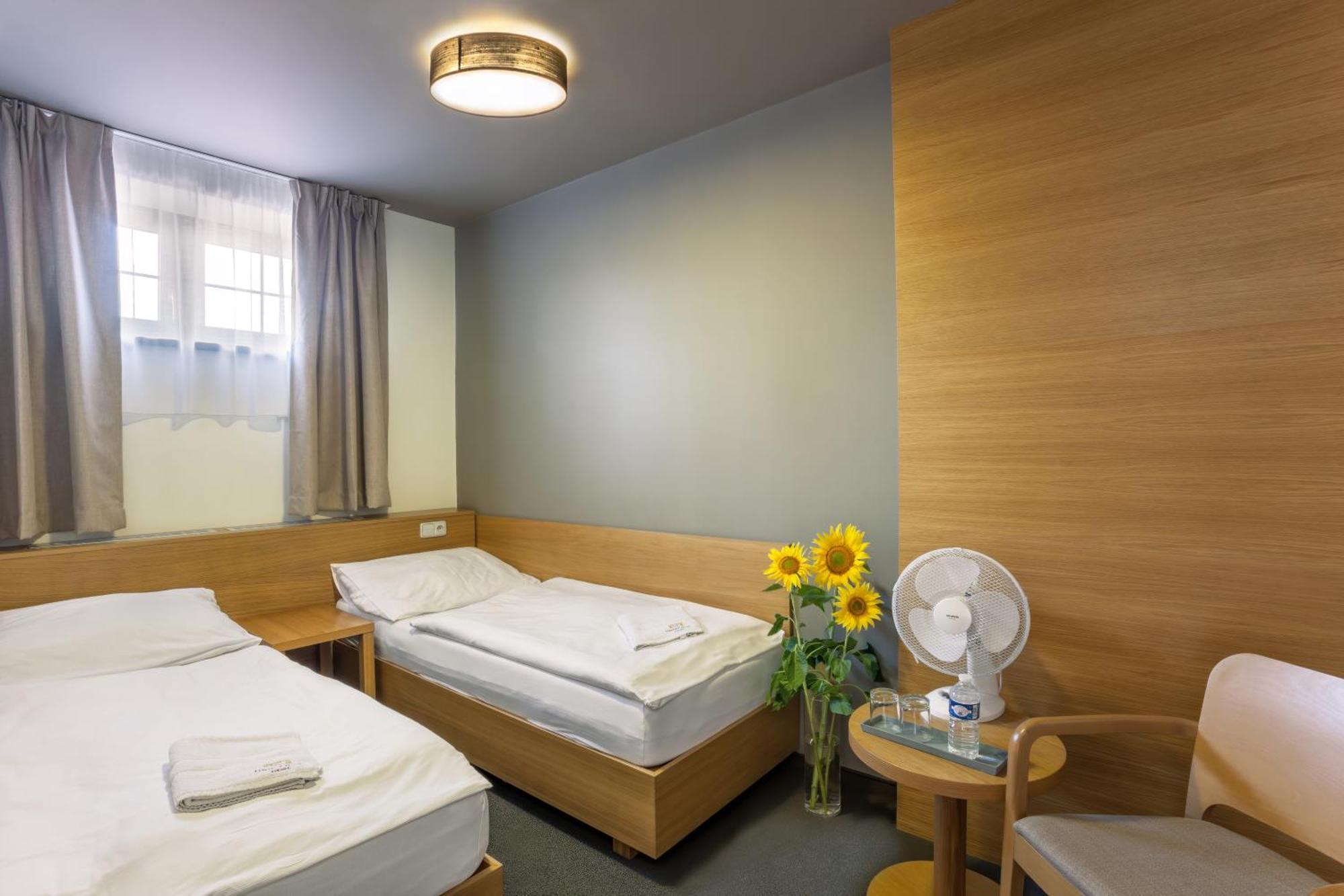 Hotel Lidovy Dum Bzenec Esterno foto