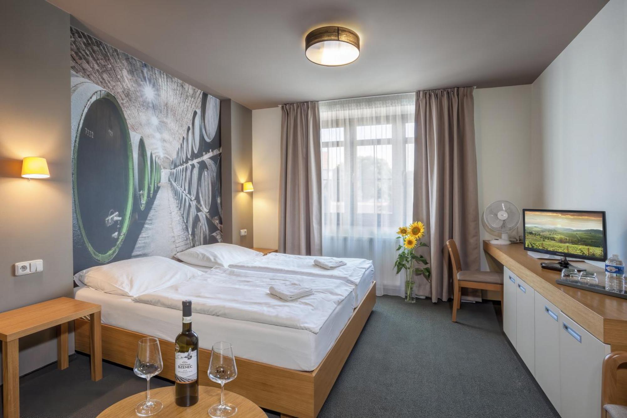 Hotel Lidovy Dum Bzenec Esterno foto