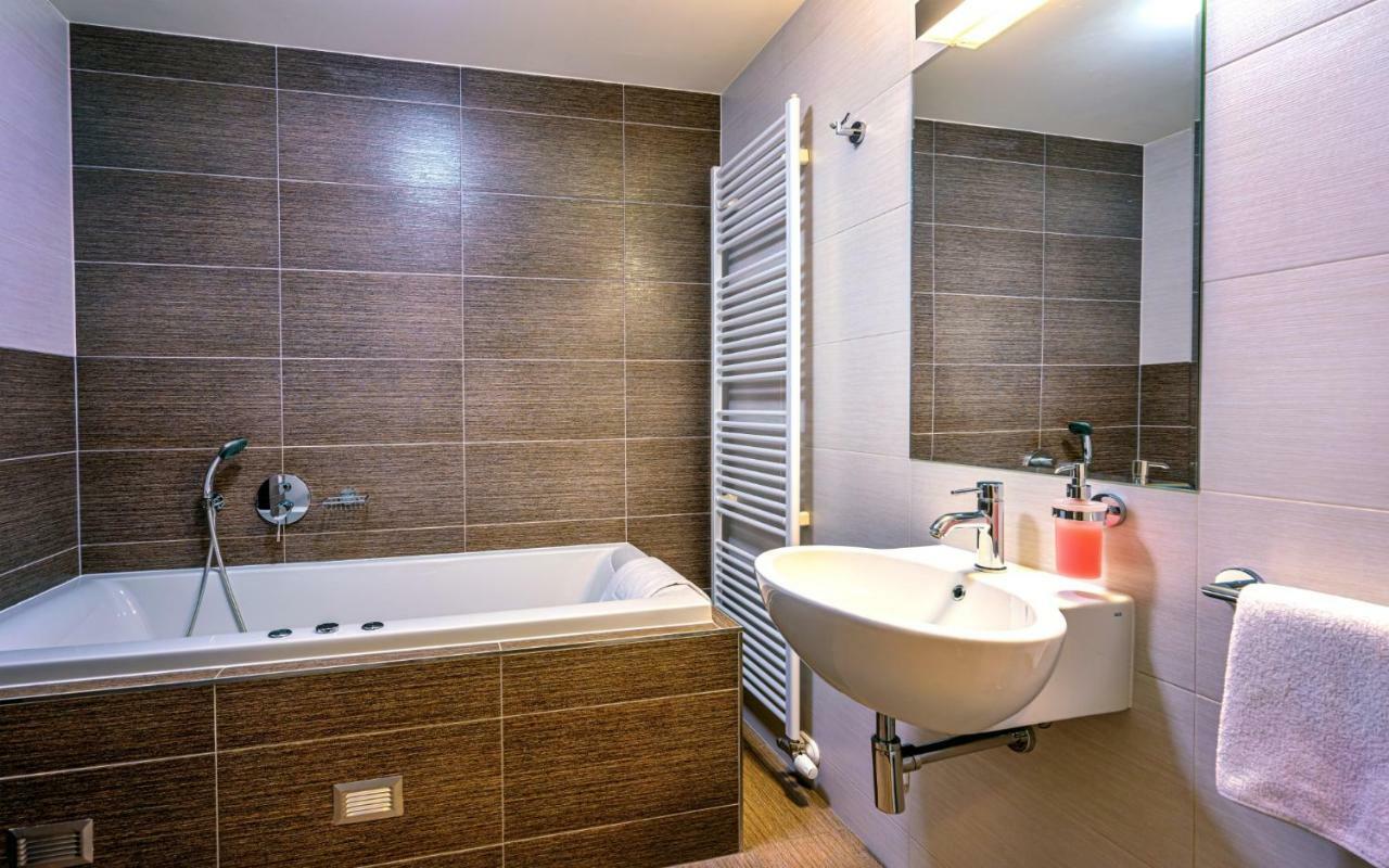 Hotel Lidovy Dum Bzenec Esterno foto