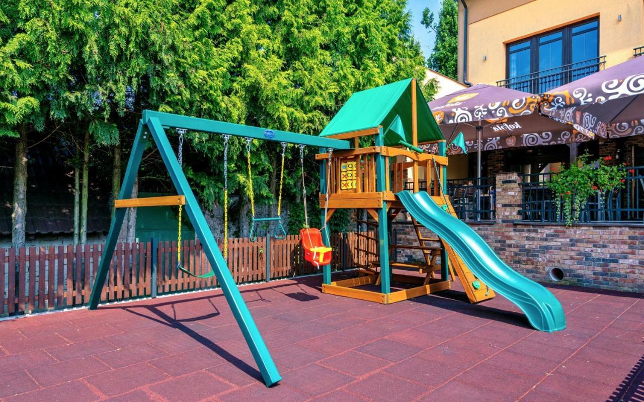 Hotel Lidovy Dum Bzenec Esterno foto